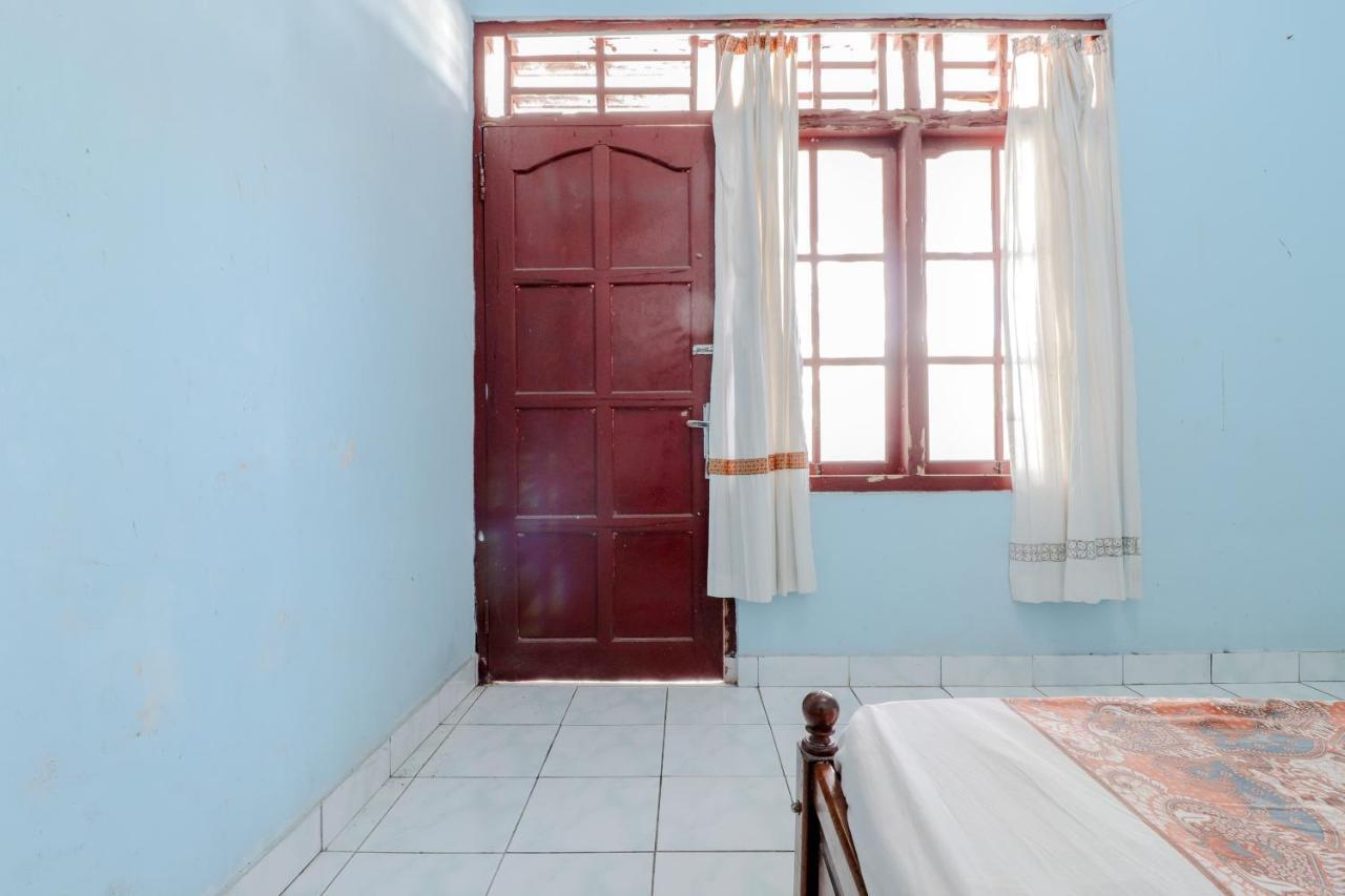 Losmen Parikesit Bantul Exterior foto